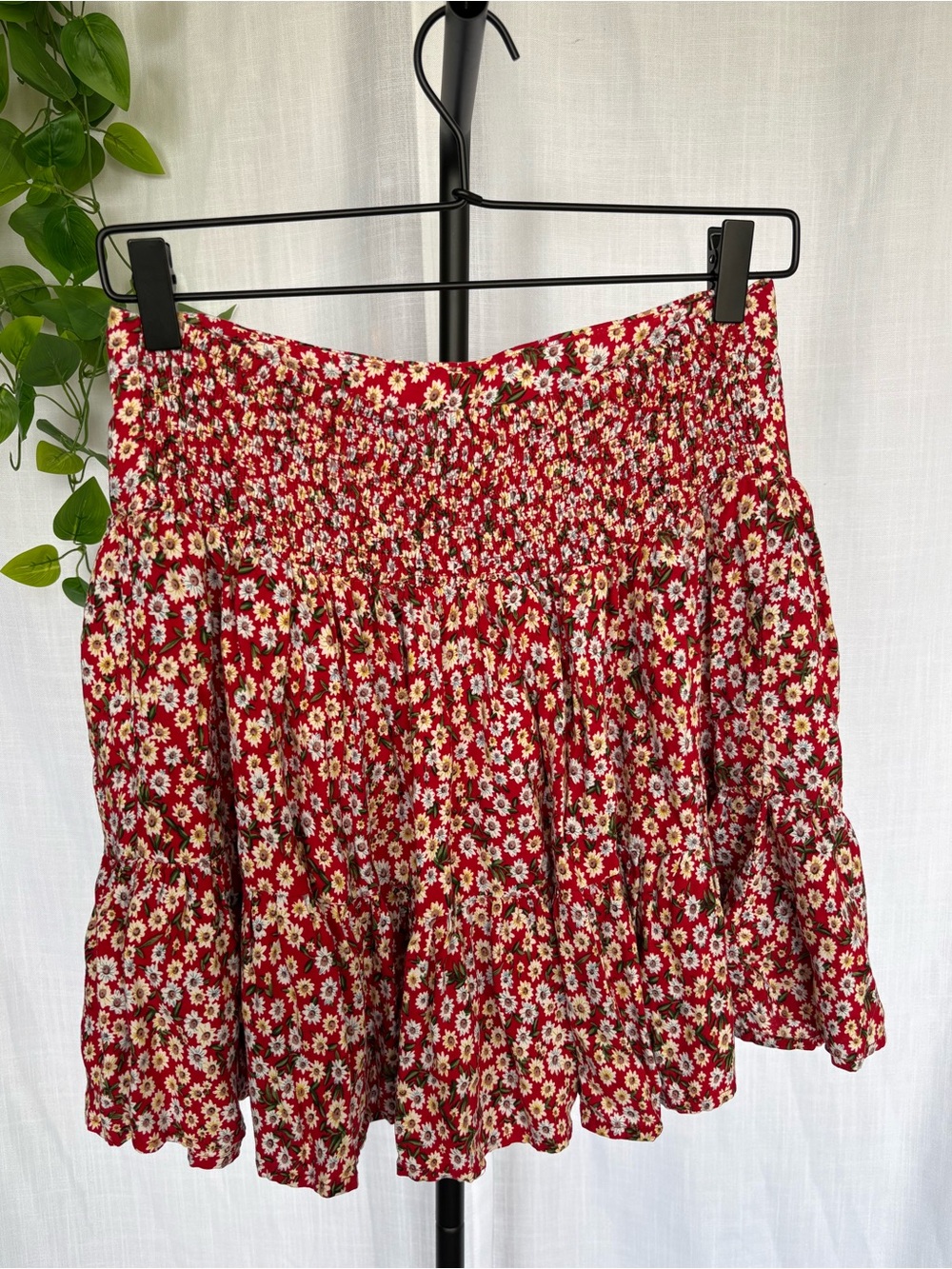Natural Life Red Daisy Floral Smocked Tiered Ruffle Mini Skirt Medium - Picture 3 of 6